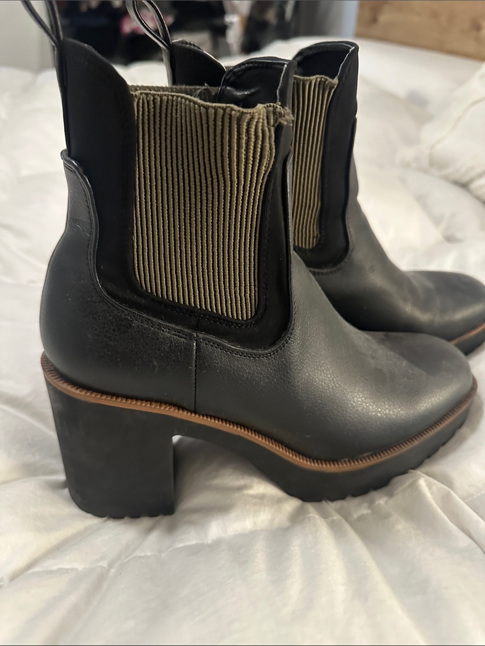 Chinese laundry Black Leather Chelsea Block Heel Boot